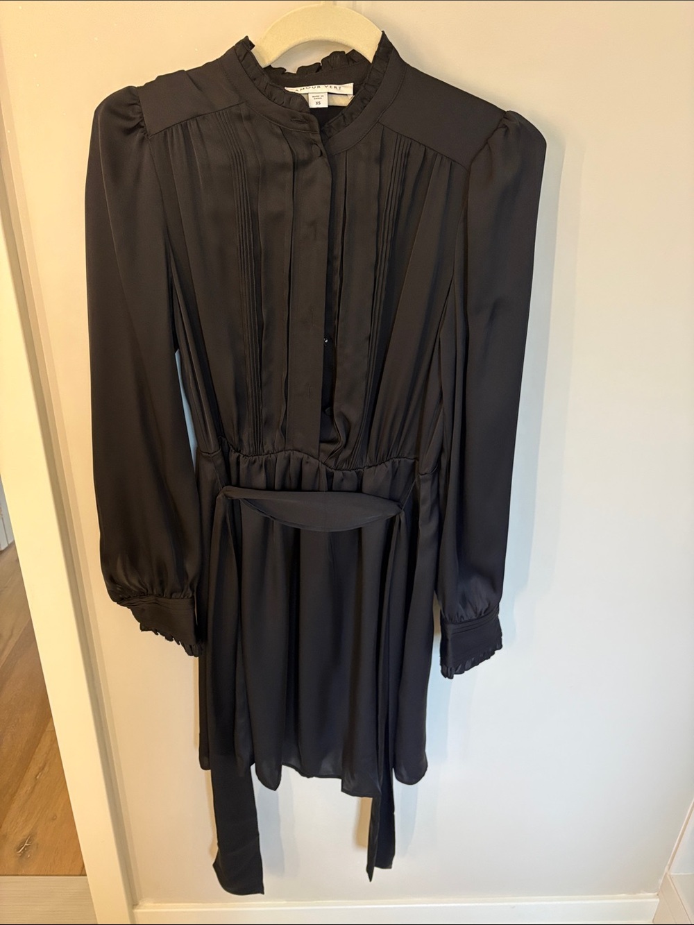 Amour Vert Black Long-Sleeve Pleated Waist Tie Dress